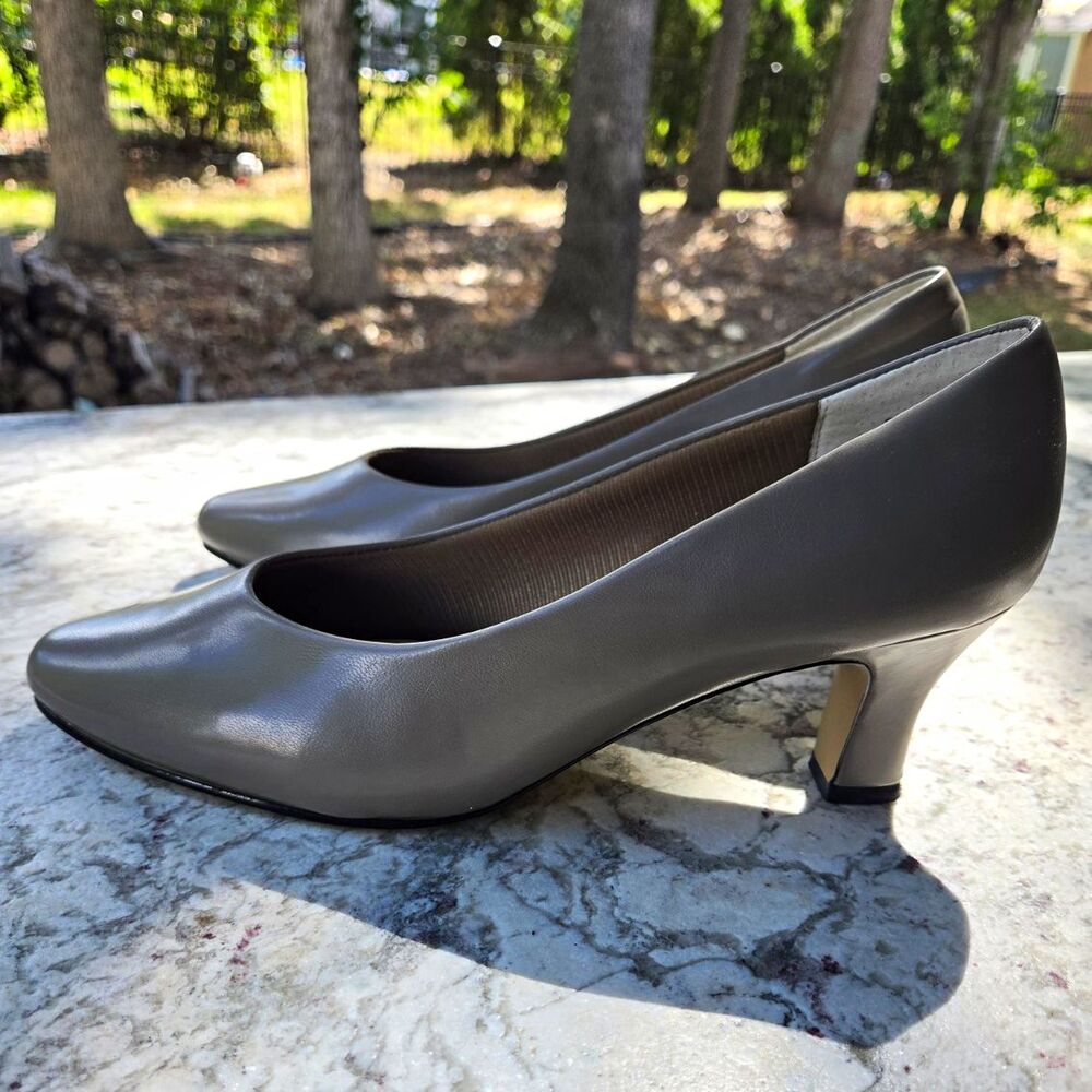Vintage Liz Baker Gray/Taupe Faux Leather Pump 9.5 Almond Toe Slip On Block Heel
